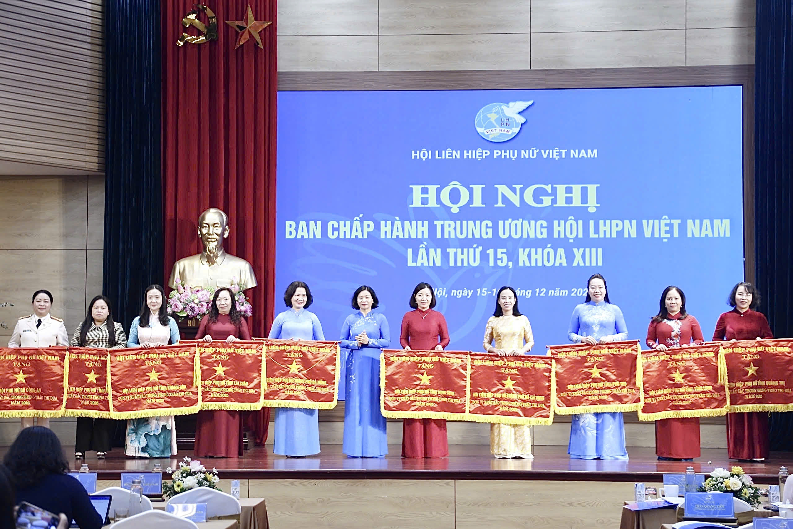 Nhan co thi đua 2025